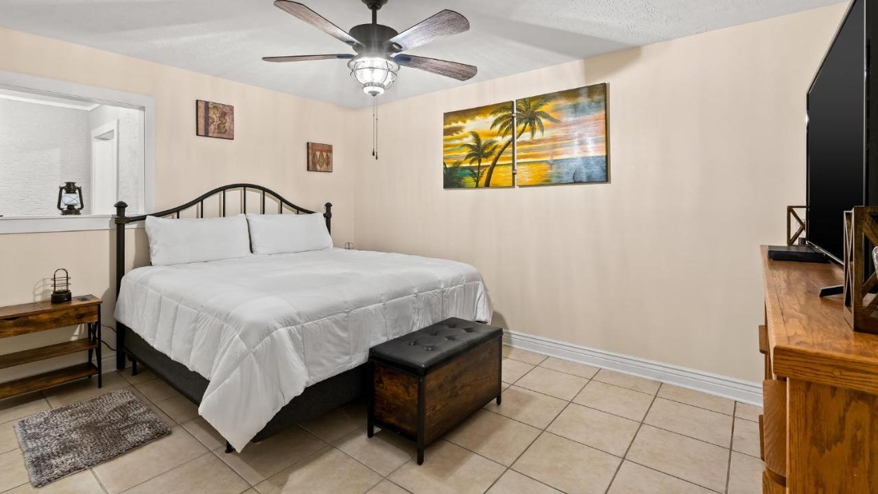 Pet Friendly Townhome With Gulf Views And Hot Tub Right Across From Beach And Schooners Panama City Beach Exterior photo